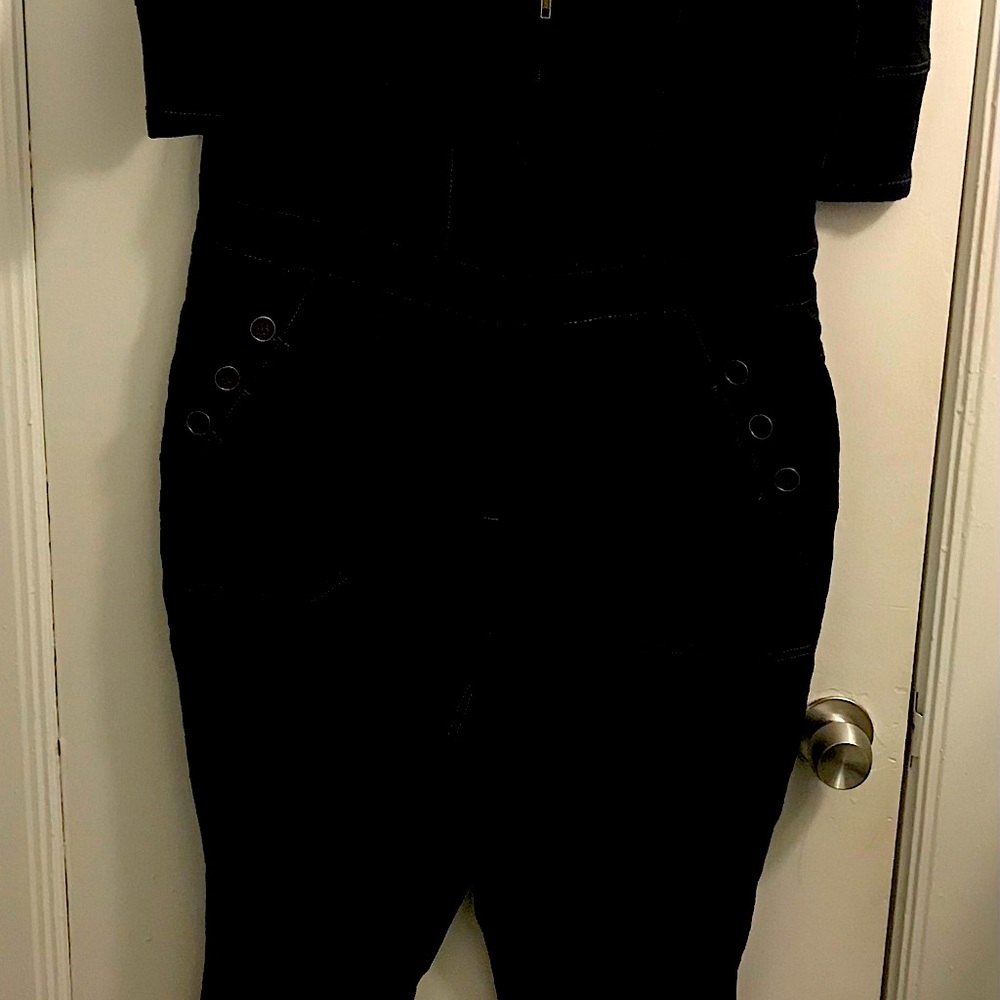 Denim jumpsuit wide-leg. Zip front. Button pockets